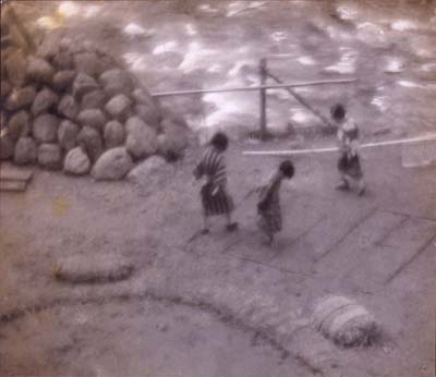 2-095小関・河原で遊ぶ子供